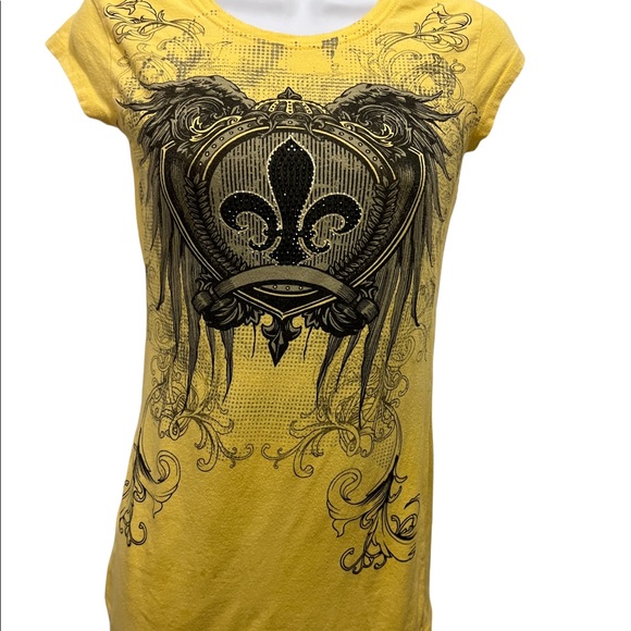 FLEUR- DE-LIS YELLOW EMBELLISHED TEE by LOVE to LOVE. SIZE MEDIUM - Picture 10 of 14